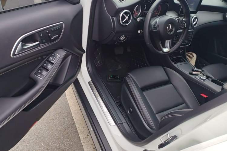 Used Mercedes-Benz GLA 2016 GLA 200 Sport Edition Driver Seat