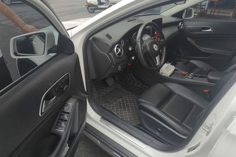 Used Mercedes-Benz GLA 2016 GLA 220 4MATIC Fashion Edition Driver Seat
