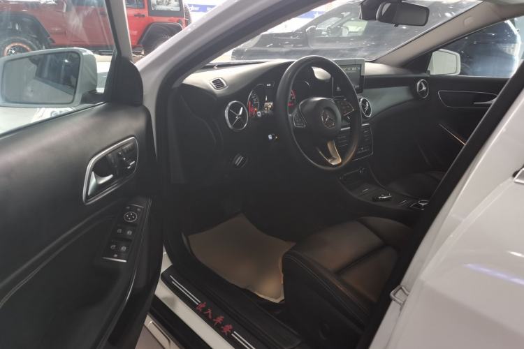 Used Mercedes-Benz GLA 2016 GLA 200 Sport Edition Driver Seat