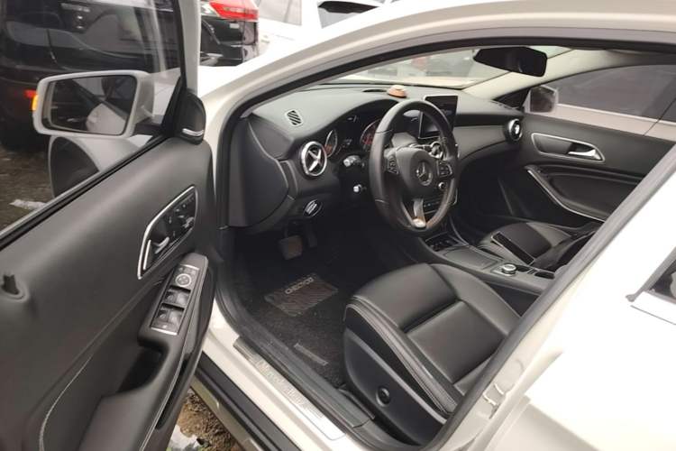 Used Mercedes-Benz GLA 2016 GLA 220 4MATIC Fashion Edition Driver Seat
