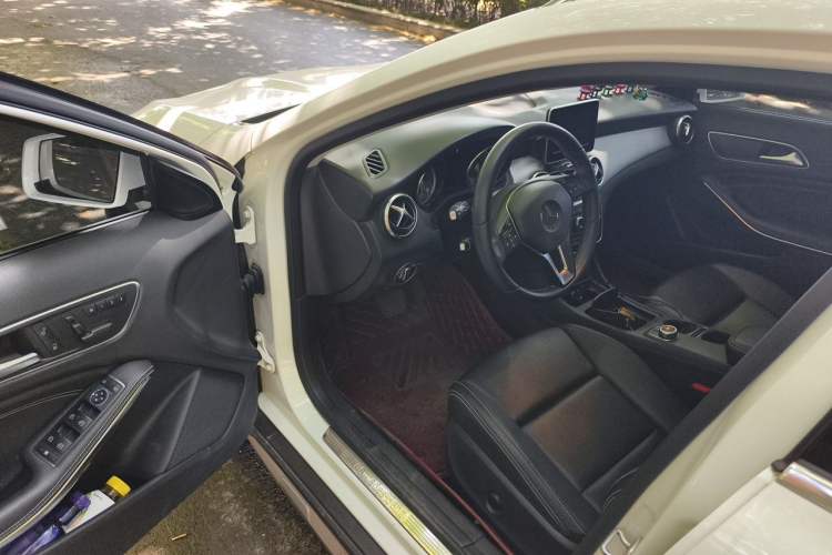 Used Mercedes-Benz GLA 2016 GLA 200 Sport Edition Driver Seat
