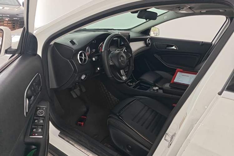 Used Mercedes-Benz GLA 2016 GLA 200 Sport Edition Driver Seat