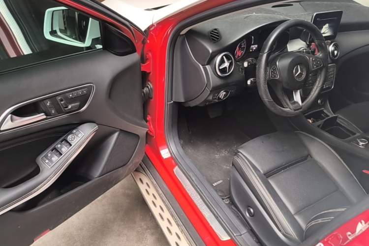 Used Mercedes-Benz GLA 2016 GLA 200 Sport Edition Driver Seat