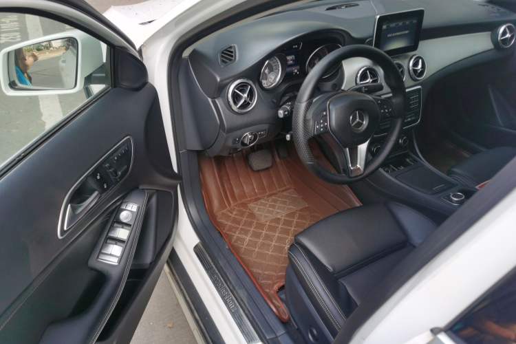 Used Mercedes-Benz GLA 2016 GLA 200 Sport Edition Driver Seat