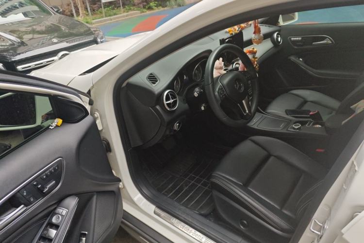 Used Mercedes-Benz GLA 2016 GLA 220 4MATIC Luxury Model Driver Seat