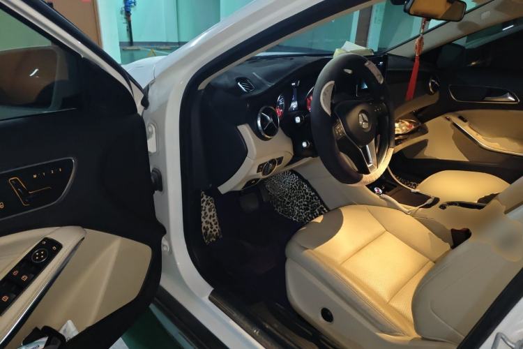Used Mercedes-Benz GLA 2016 GLA 200 Sport Edition Driver Seat