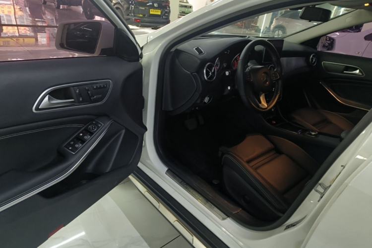 Used Mercedes-Benz GLA 2016 GLA 220 4MATIC Fashion Edition Driver Seat