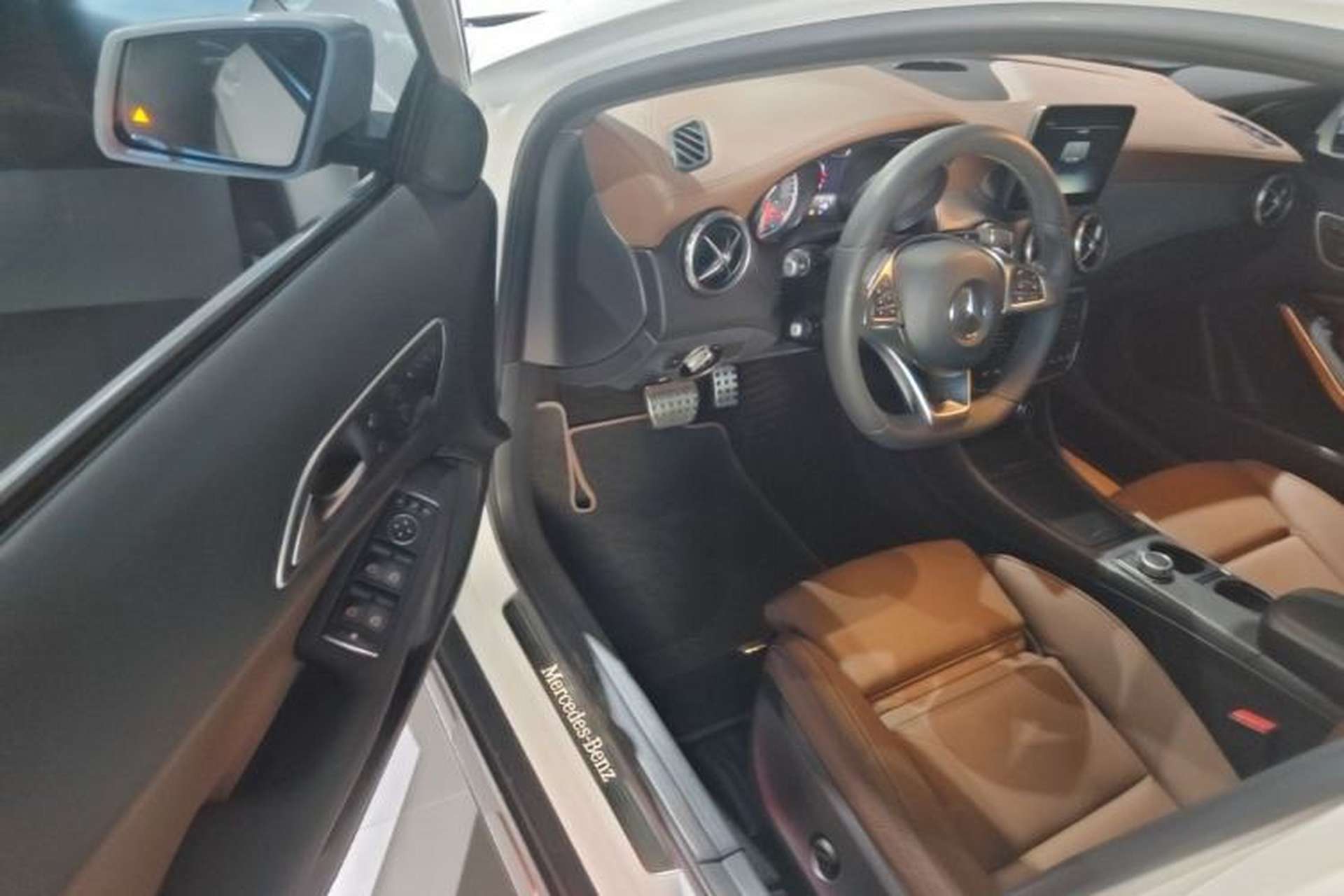 Used Mercedes-Benz GLA 2016 GLA 260 4MATIC Sport Edition Driver Seat