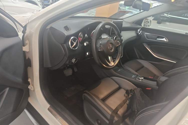 Used Mercedes-Benz GLA 2016 GLA 200 Sport Edition Driver Seat
