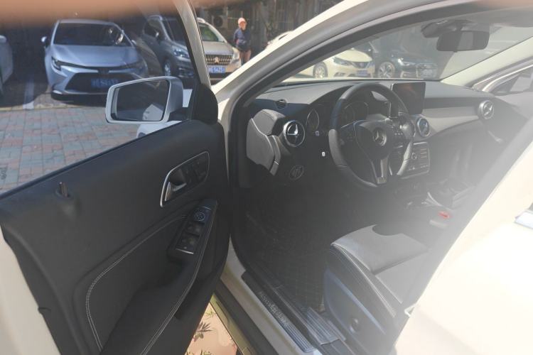 Used Mercedes-Benz GLA 2016 GLA 220 4MATIC Fashion Edition Driver Seat