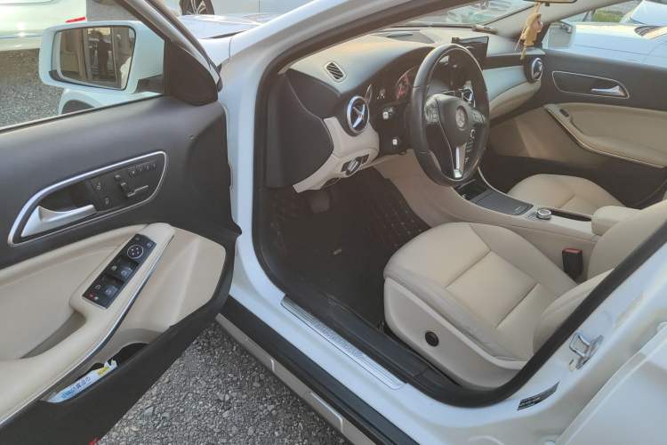 Used Mercedes-Benz GLA 2016 GLA 200 Sport Edition Driver Seat