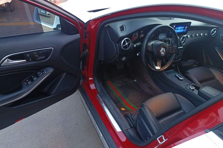 Used Mercedes-Benz GLA 2016 GLA 200 Sport Edition Driver Seat