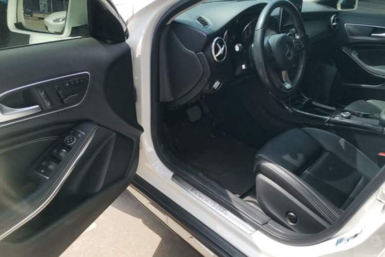 Used Mercedes-Benz GLA 2016 GLA 200 Sport Edition Driver Seat