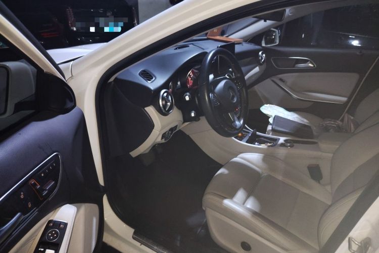 Used Mercedes-Benz GLA 2016 GLA 200 Sport Edition Driver Seat
