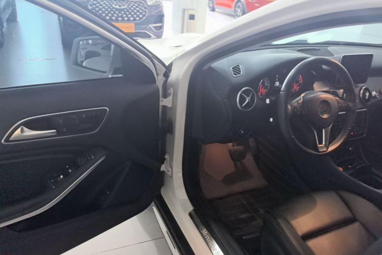 Used Mercedes-Benz GLA 2016 GLA 220 4MATIC Luxury Model Driver Seat