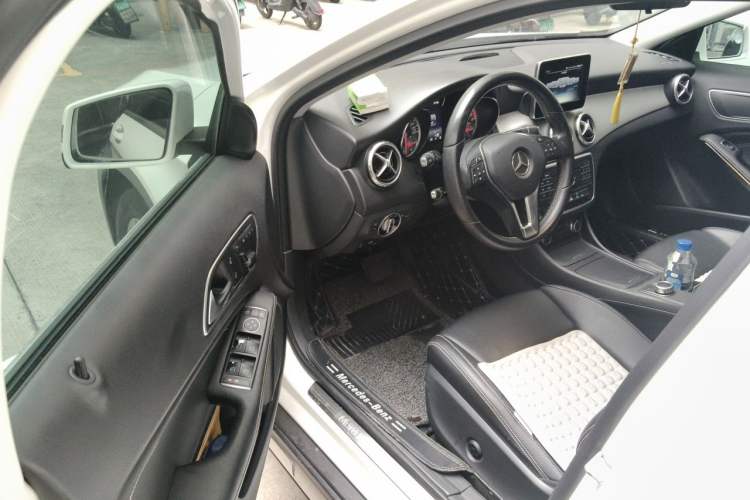 Used Mercedes-Benz GLA 2016 GLA 200 Sport Edition Driver Seat