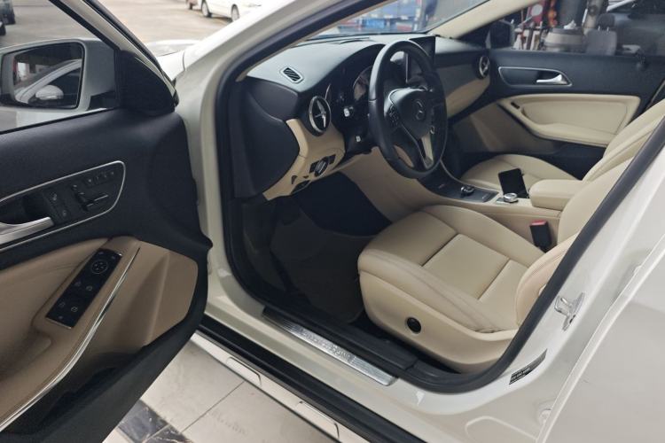 Used Mercedes-Benz GLA 2016 GLA 200 Sport Edition Driver Seat