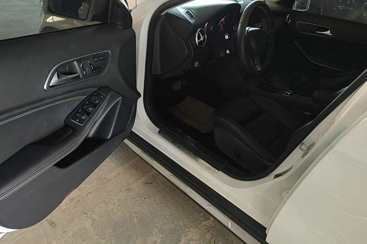 Used Mercedes-Benz GLA 2016 GLA 200 Sport Edition Driver Seat