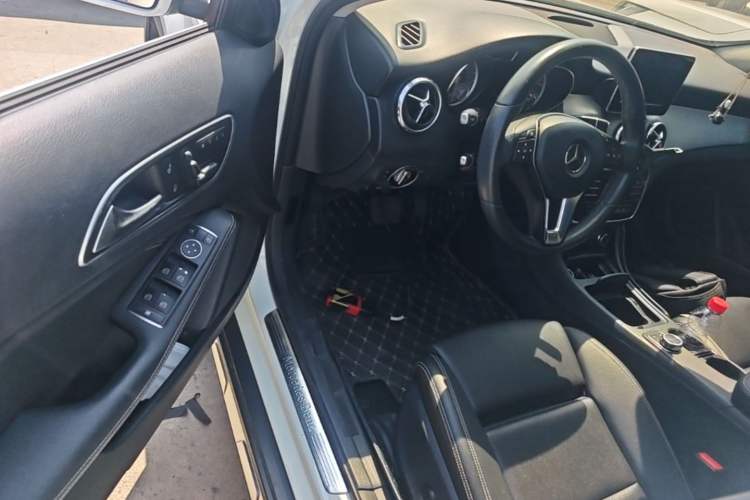 Used Mercedes-Benz GLA 2016 GLA 200 Sport Edition Driver Seat