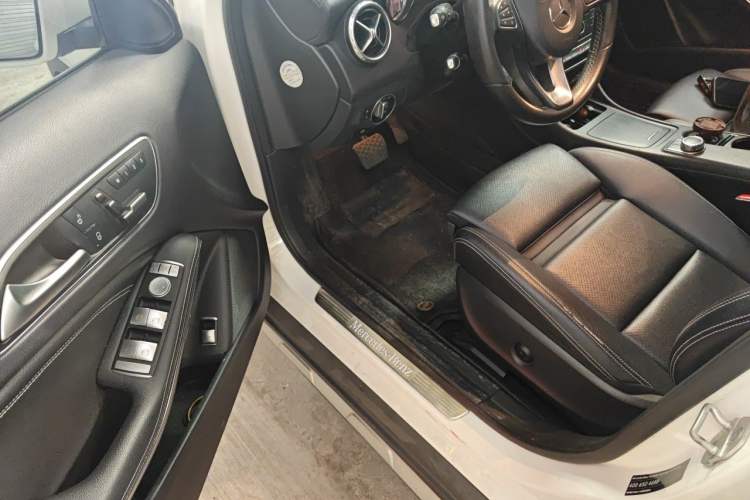 Used Mercedes-Benz GLA 2016 GLA 220 4MATIC Luxury Model Driver Seat
