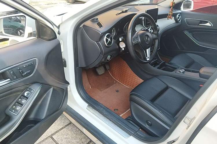 Used Mercedes-Benz GLA 2016 GLA 200 Sport Edition Driver Seat