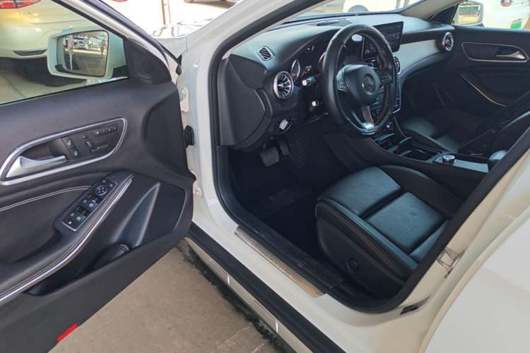 Used Mercedes-Benz GLA 2016 GLA 200 Sport Edition Driver Seat