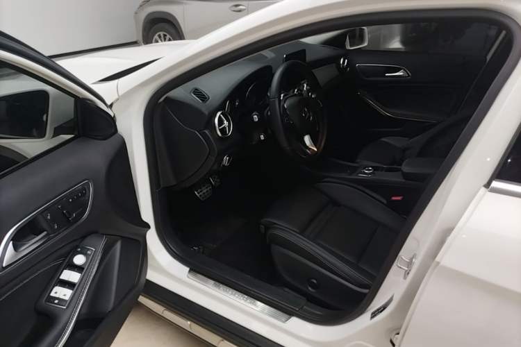 Used Mercedes-Benz GLA 2016 GLA 200 Fashion Model Driver Seat