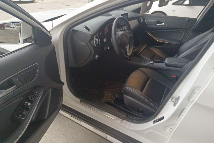 Used Mercedes-Benz GLA 2016 GLA 200 Sport Edition Driver Seat