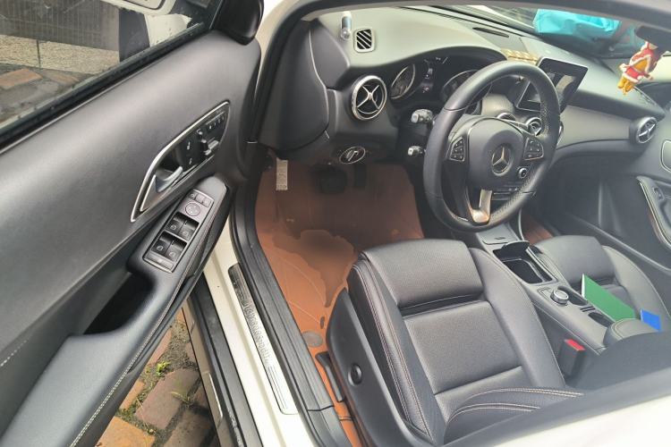 Used Mercedes-Benz GLA 2016 GLA 200 Sport Edition Driver Seat