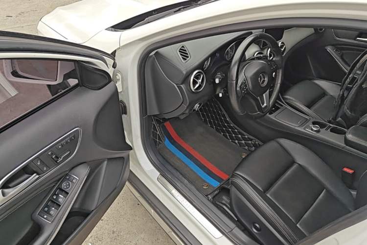 Used Mercedes-Benz GLA 2016 GLA 220 4MATIC Fashion Edition Driver Seat