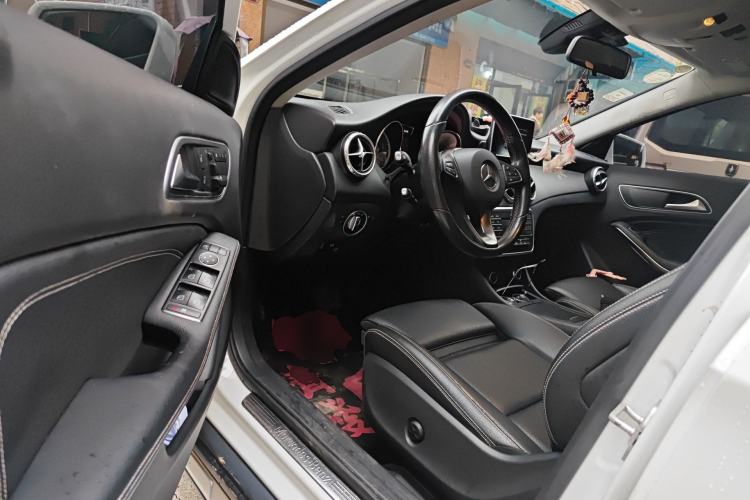 Used Mercedes-Benz GLA 2016 GLA 200 Sport Edition Driver Seat