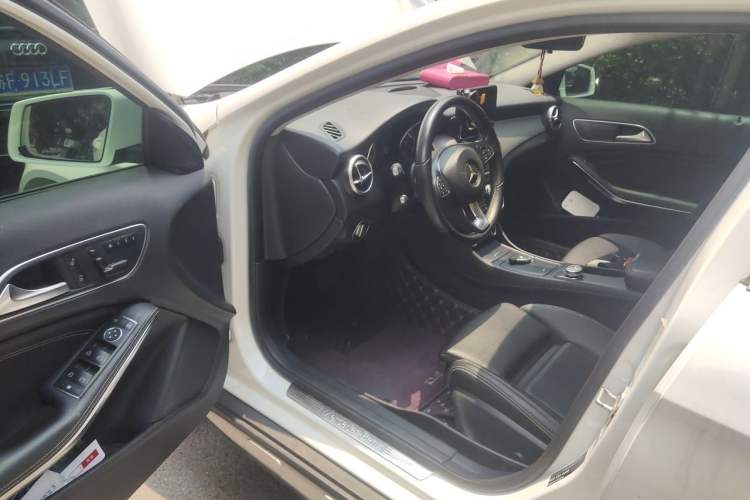 Used Mercedes-Benz GLA 2016 GLA 200 Sport Edition Driver Seat