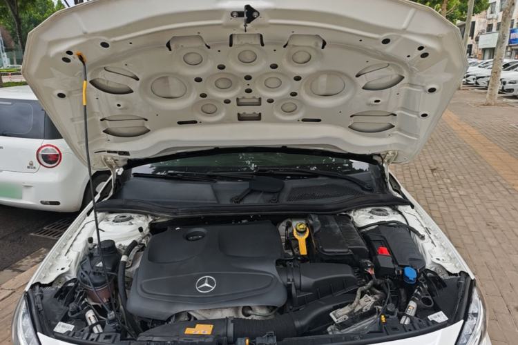 Used Mercedes-Benz GLA 2016 GLA 200 Fashion Model Engine Bay