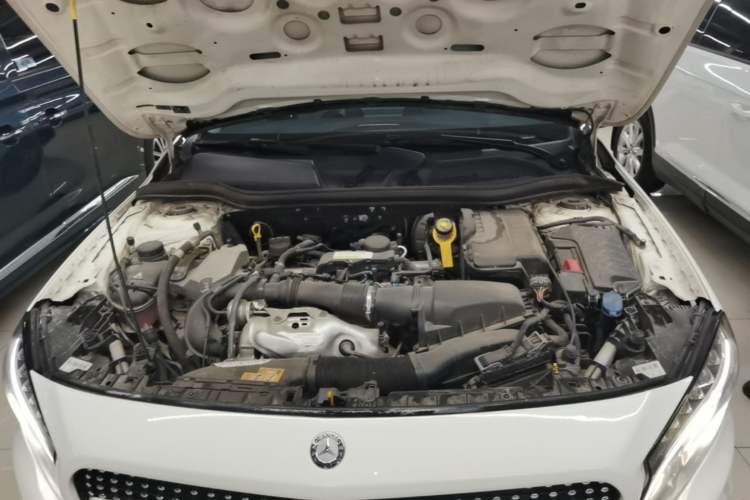 Used Mercedes-Benz GLA 2016 GLA 220 4MATIC Fashion Edition Engine Bay