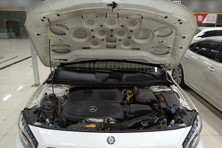 Used Mercedes-Benz GLA 2016 GLA 200 Fashion Model Engine Bay