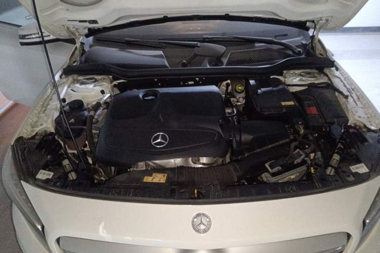 Used Mercedes-Benz GLA 2016 GLA 220 4MATIC Luxury Model Engine Bay