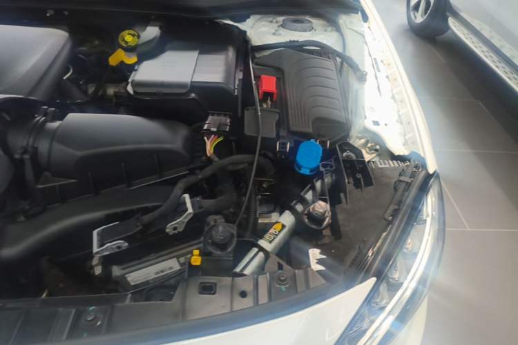 Used Mercedes-Benz GLA 2016 GLA 200 Fashion Model Engine Bay Left