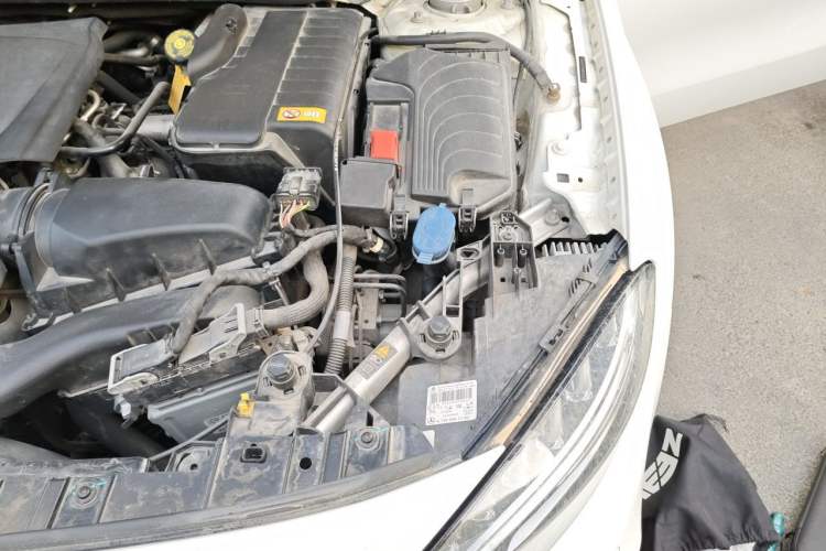 Used Mercedes-Benz GLA 2016 GLA 260 4MATIC Sport Edition Engine Bay Left