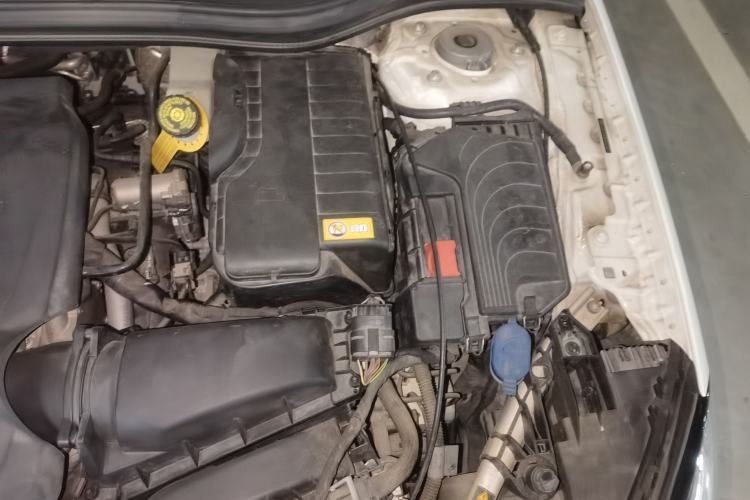 Used Mercedes-Benz GLA 2016 GLA 220 4MATIC Luxury Model Engine Bay Left