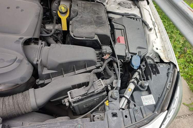 Used Mercedes-Benz GLA 2016 GLA 220 4MATIC Fashion Edition Engine Bay Left