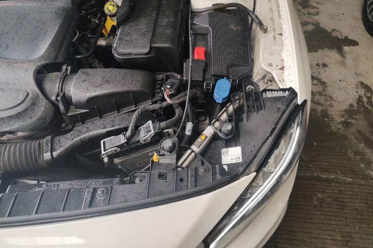 Used Mercedes-Benz GLA 2016 GLA 220 4MATIC Luxury Model Engine Bay Left