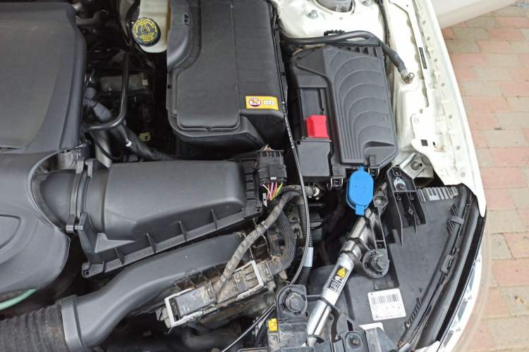 Used Mercedes-Benz GLA 2016 GLA 200 Fashion Model Engine Bay Left