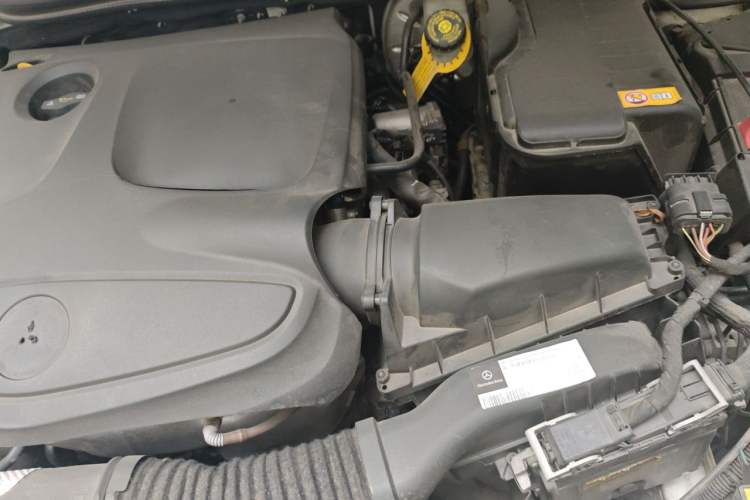 Used Mercedes-Benz GLA 2016 GLA 220 4MATIC Luxury Model Engine Bay Left