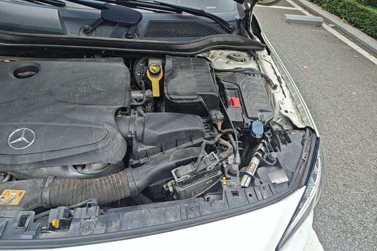 Used Mercedes-Benz GLA 2016 GLA 200 Fashion Model Engine Bay Left
