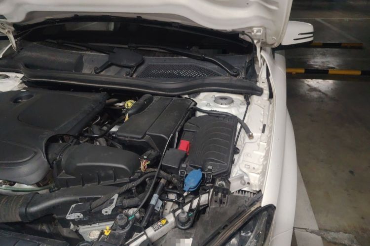Used Mercedes-Benz GLA 2016 GLA 200 Fashion Model Engine Bay Left