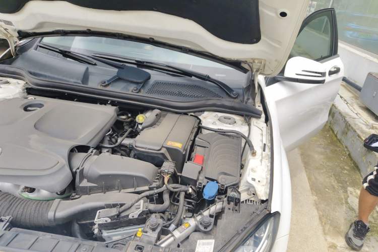 Used Mercedes-Benz GLA 2016 GLA 200 Fashion Model Engine Bay Left