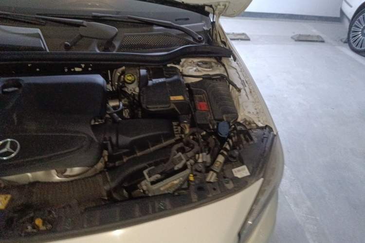 Used Mercedes-Benz GLA 2016 GLA 220 4MATIC Luxury Model Engine Bay Left