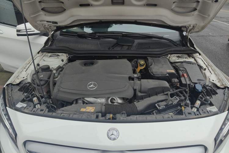 Used Mercedes-Benz GLA 2016 GLA 220 4MATIC Fashion Edition Engine Bay