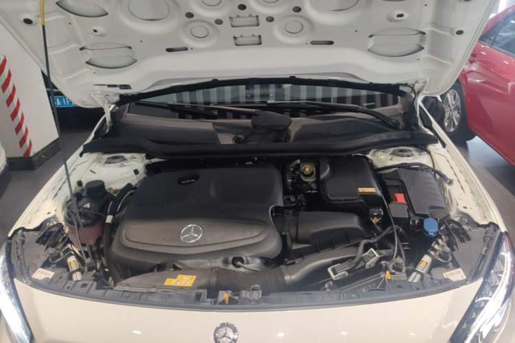Used Mercedes-Benz GLA 2016 GLA 200 Fashion Model Engine Bay