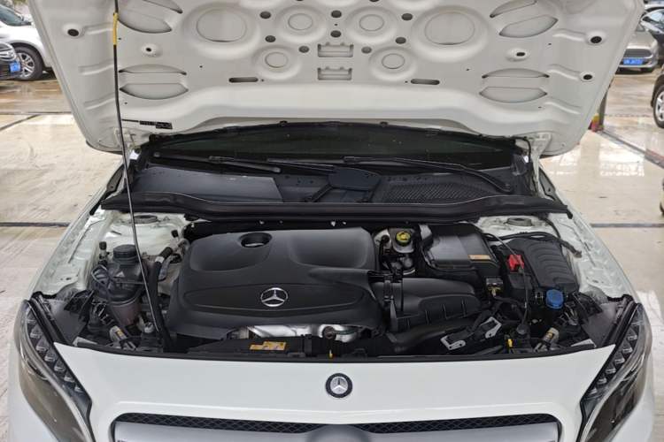 Used Mercedes-Benz GLA 2016 GLA 200 Fashion Model Engine Bay